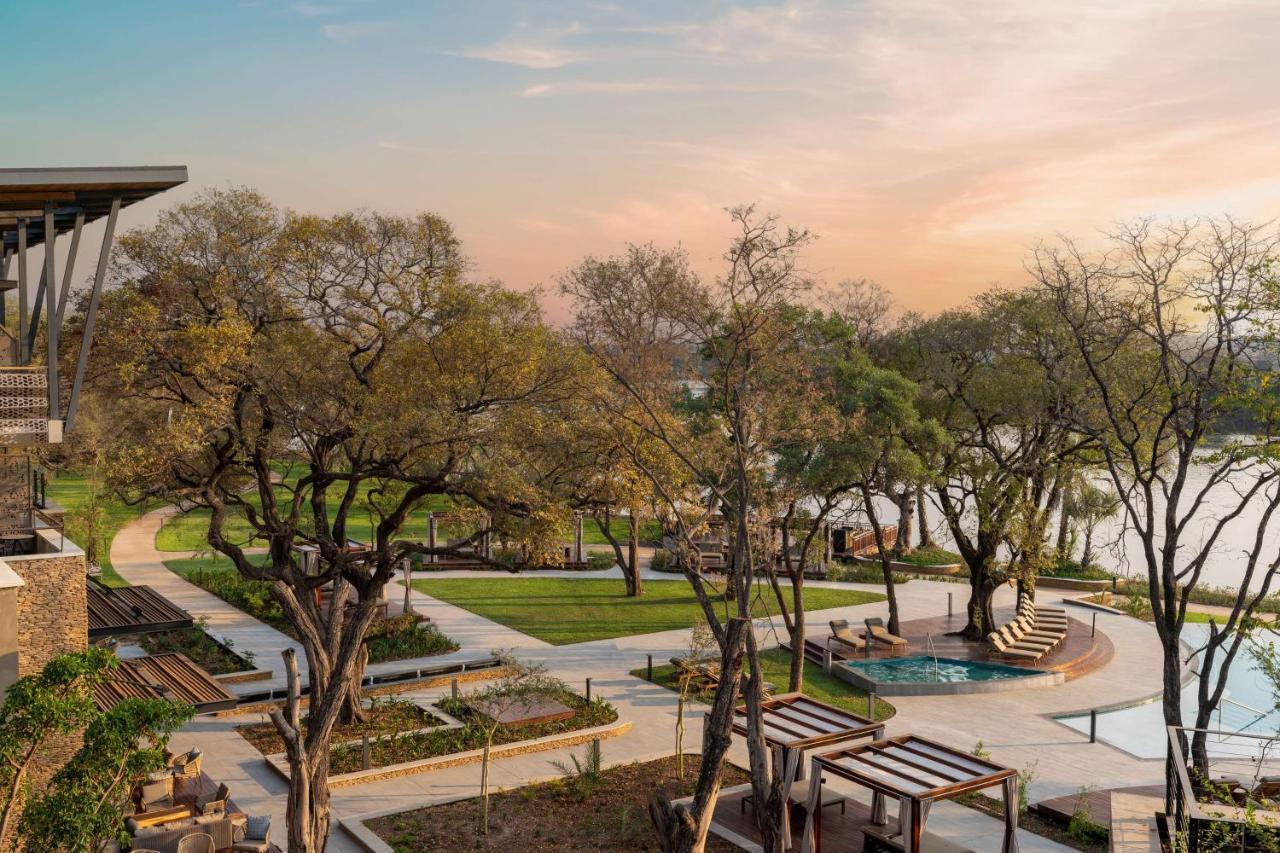 Radisson Blu Mosi-Oa-Tunya Livingstone Resort Exterior foto