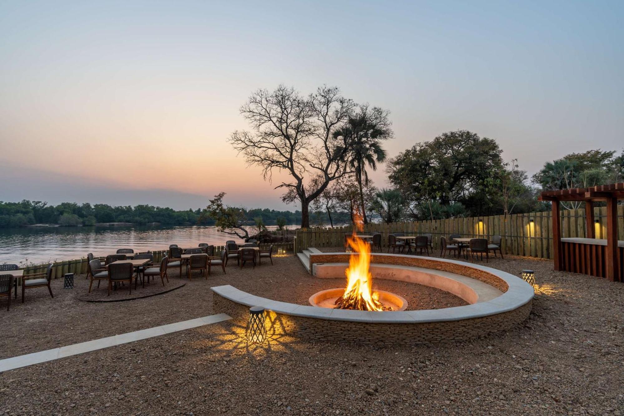Radisson Blu Mosi-Oa-Tunya Livingstone Resort Exterior foto